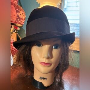 Ladies vintage Brown Wool Classic Fedora Hat-Italy 
Buckle and ribbon detail